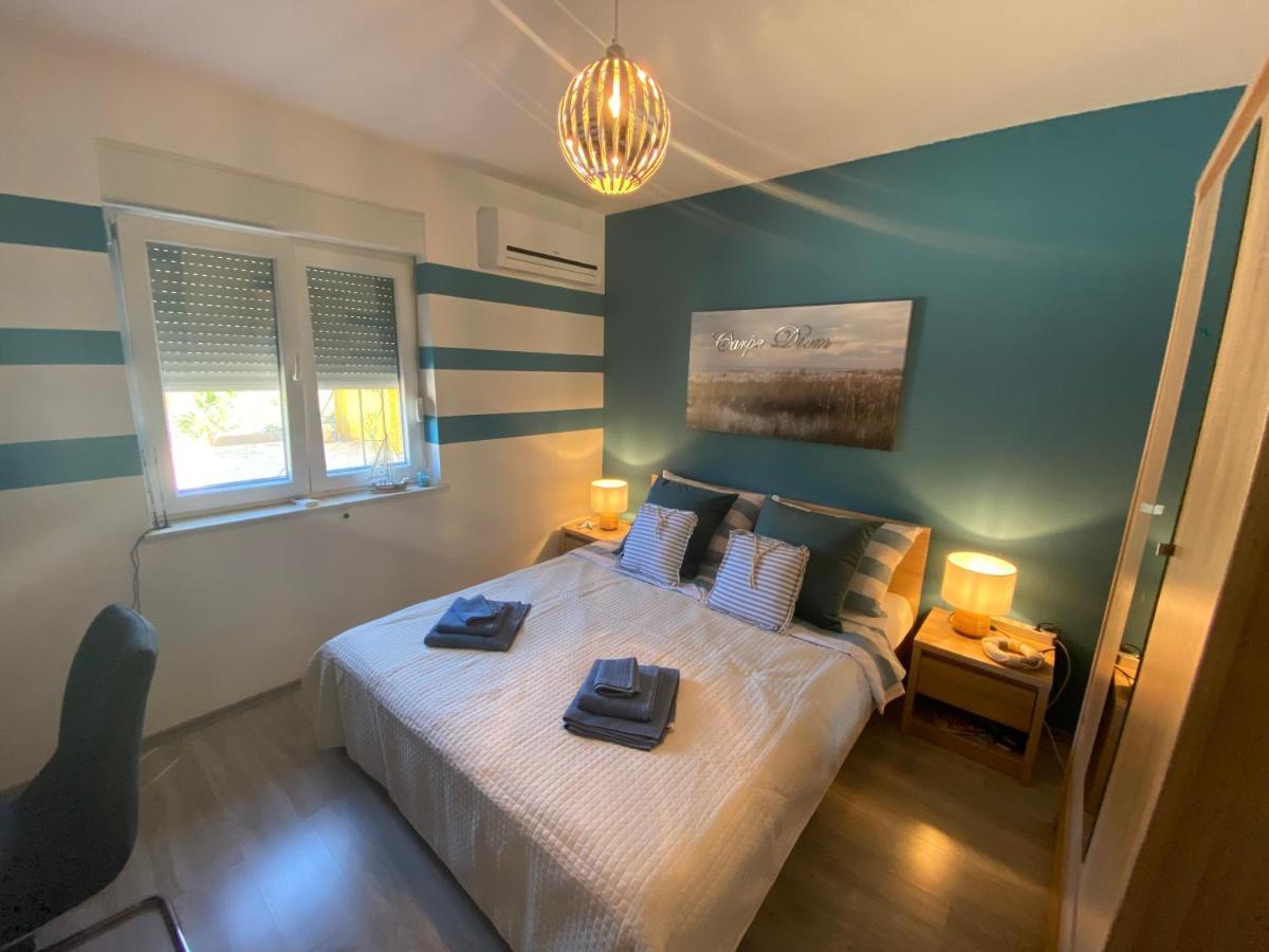 Spacious Apartment Close To The Sea In Kastel Luksic Kaštela Kültér fotó
