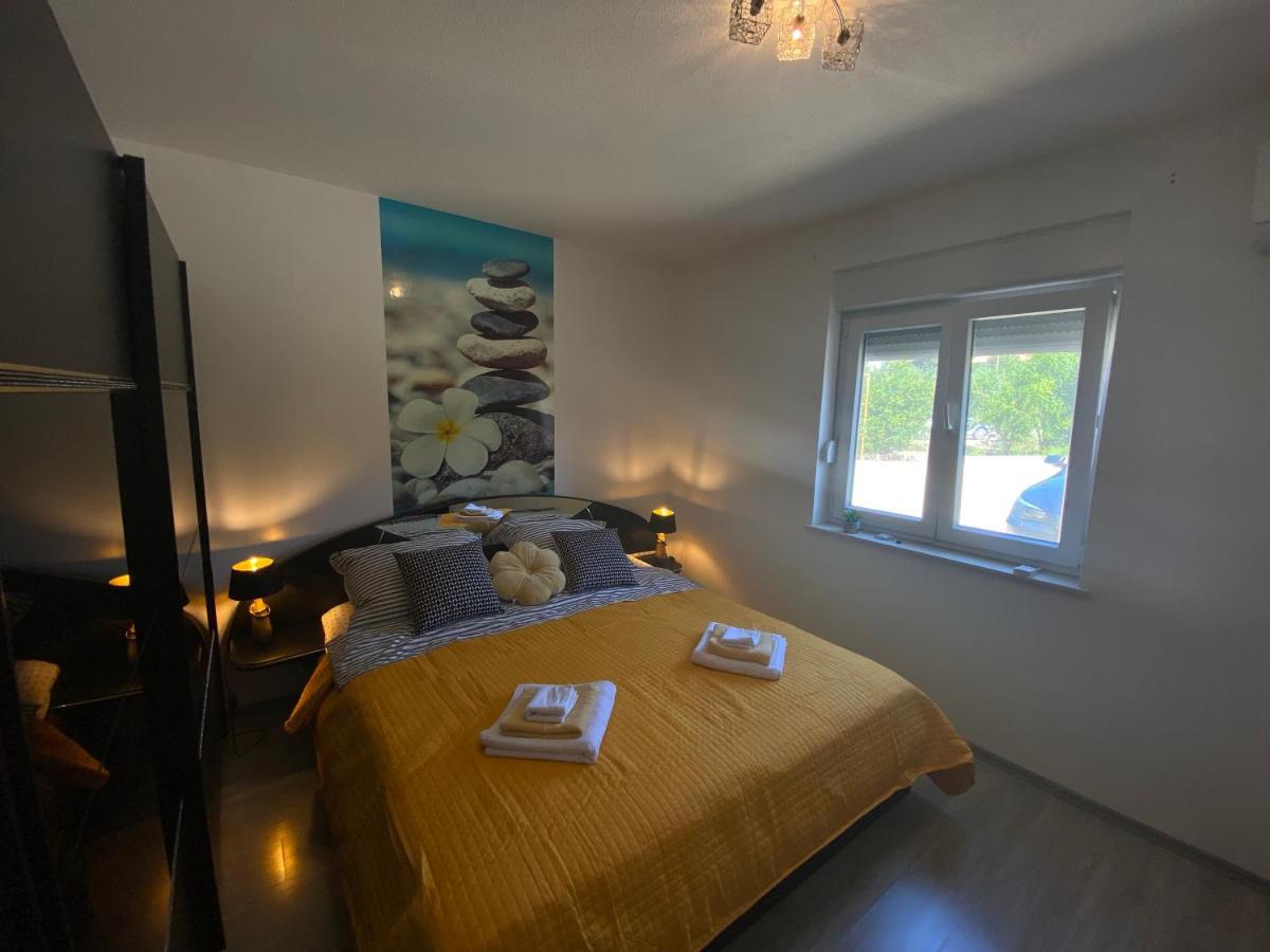 Spacious Apartment Close To The Sea In Kastel Luksic Kaštela Kültér fotó
