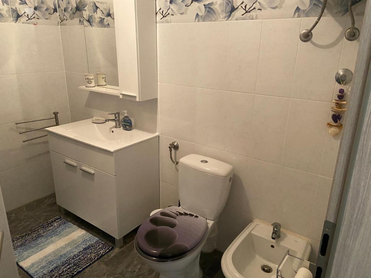 Spacious Apartment Close To The Sea In Kastel Luksic Kaštela Kültér fotó
