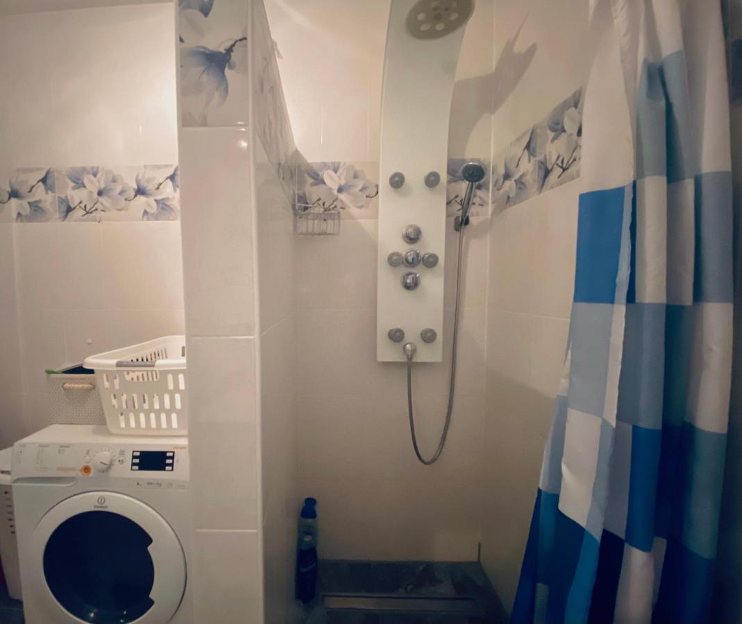 Spacious Apartment Close To The Sea In Kastel Luksic Kaštela Kültér fotó