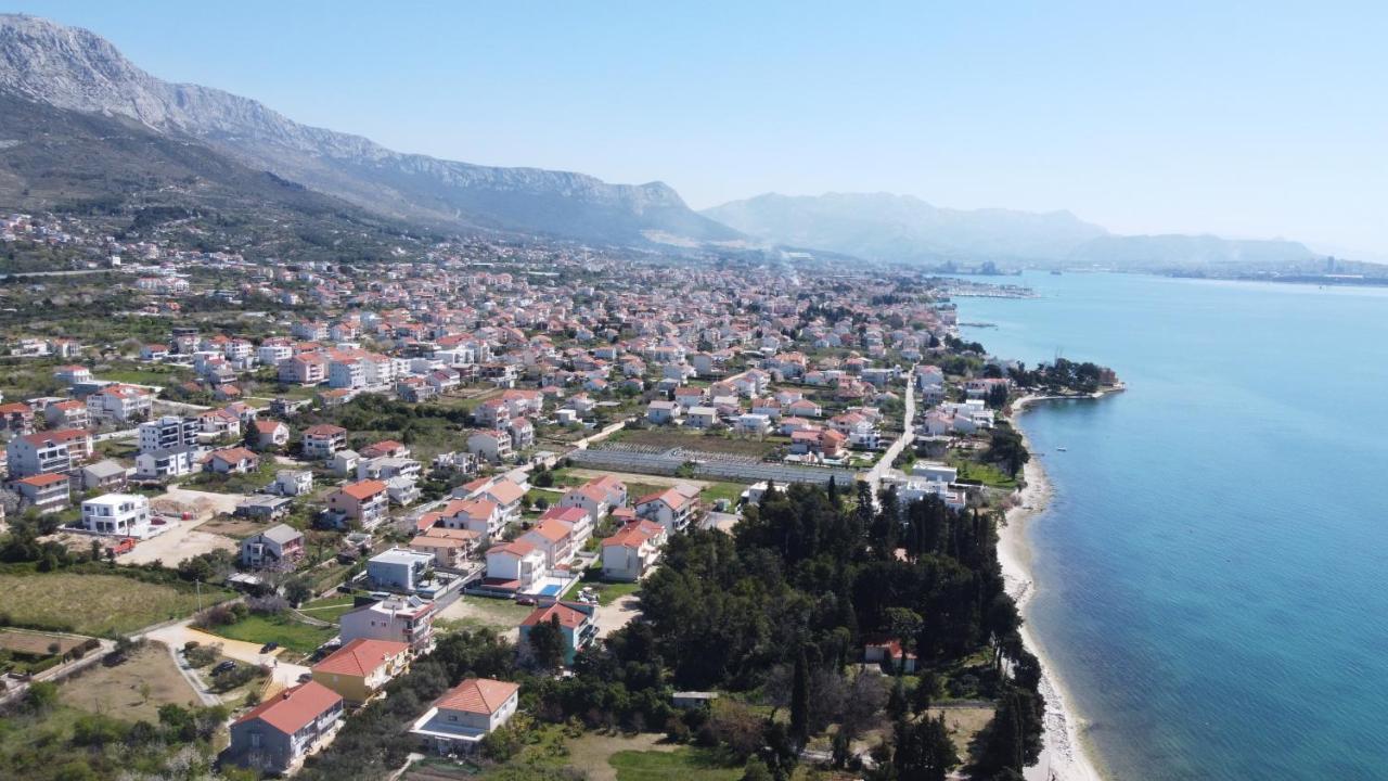 Spacious Apartment Close To The Sea In Kastel Luksic Kaštela Kültér fotó