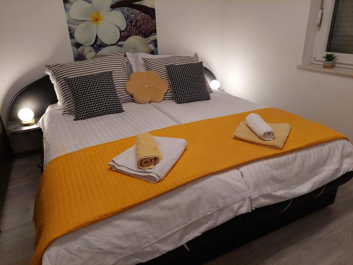 Spacious Apartment Close To The Sea In Kastel Luksic Kaštela Kültér fotó