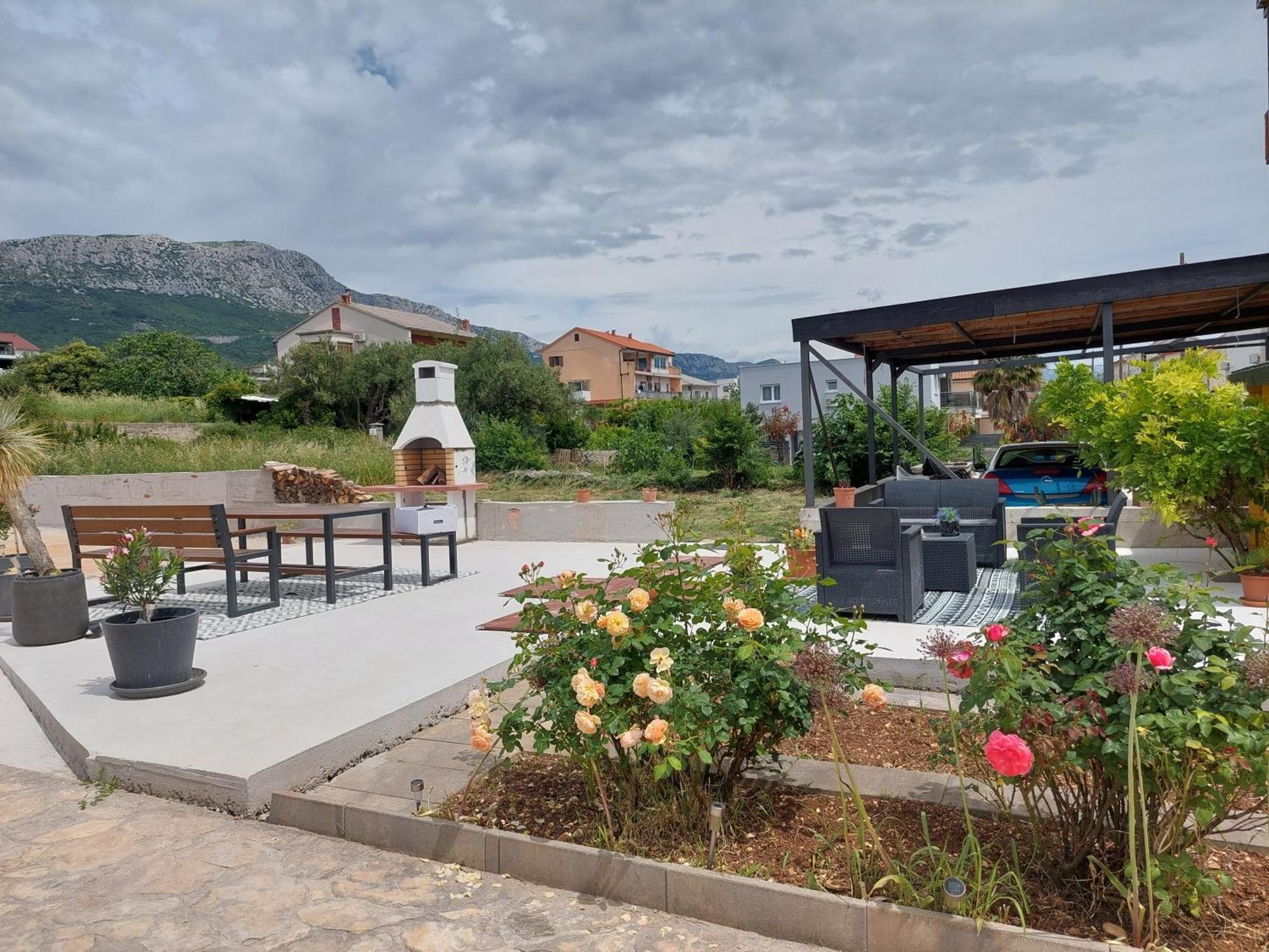 Spacious Apartment Close To The Sea In Kastel Luksic Kaštela Kültér fotó